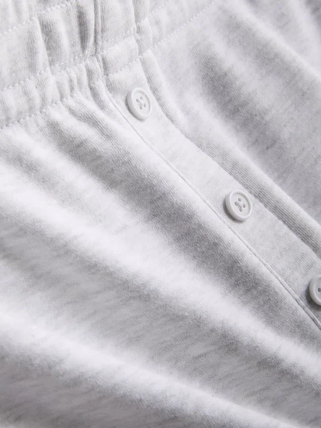 Jersey-shorts med knapdetaljer i bomuldsrigt materiale
