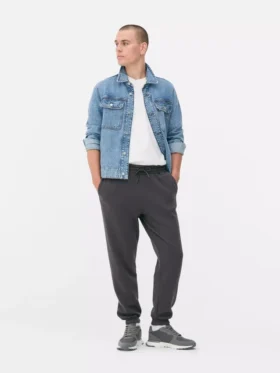 Joggingbukser med elastisk talje og opsmøgede ben