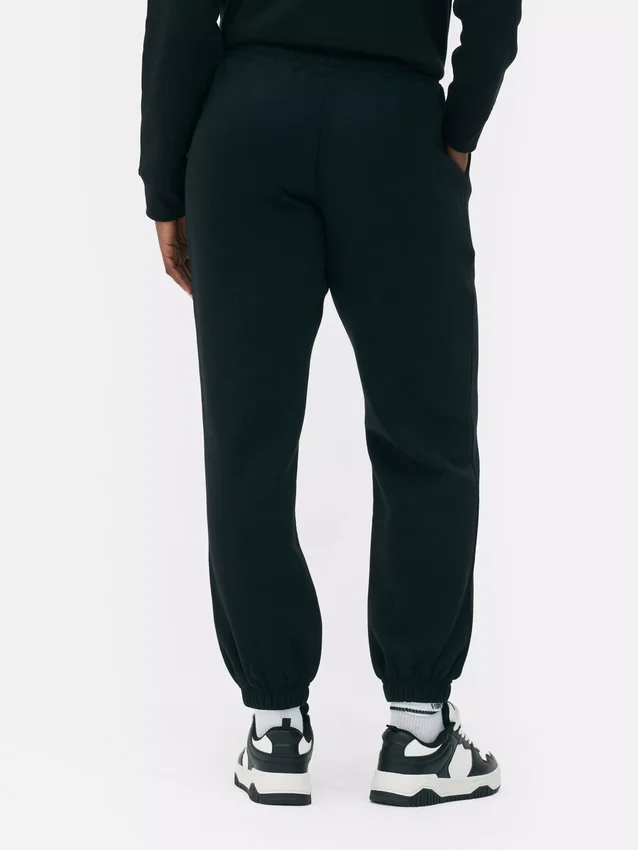 Joggingbukser med manchetter og snøre i benene