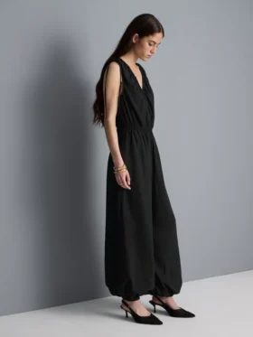 Jumpsuit med V-udskæring og ballonben