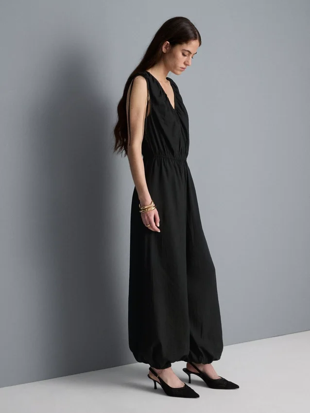 Jumpsuit med V-udskæring og ballonben