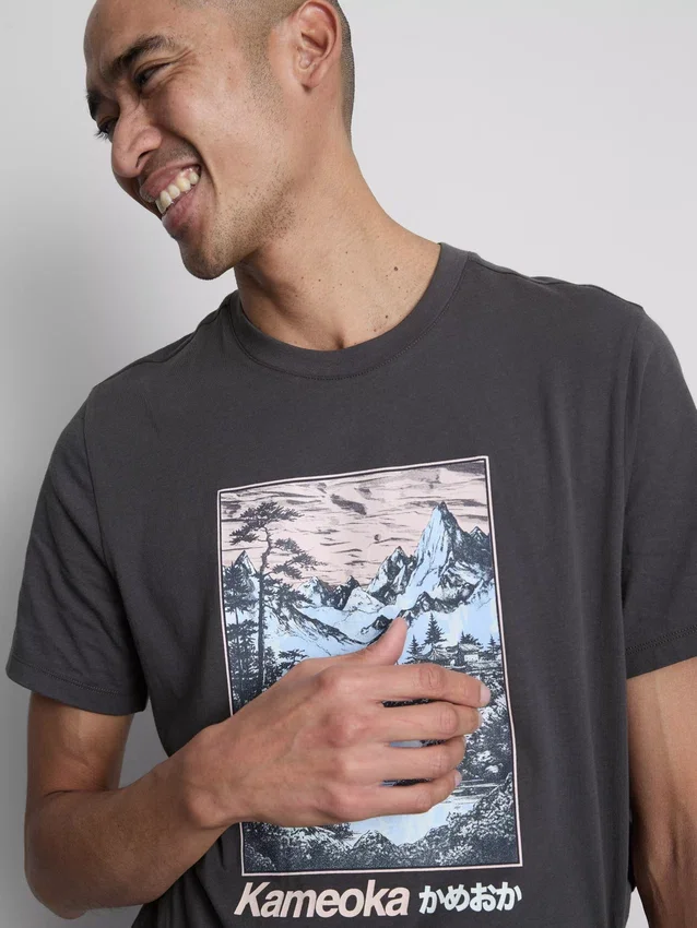 Kameoka T-shirt med grafisk print
