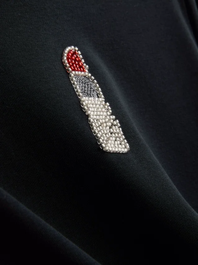 Kort baby-T-shirt med perler, med højt bomuldsindhold
