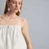 Kort cami-top i bomuld med broderi