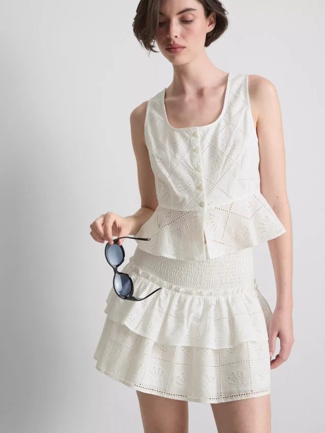 Kort cropped cami-top i bomuld med udskæringer