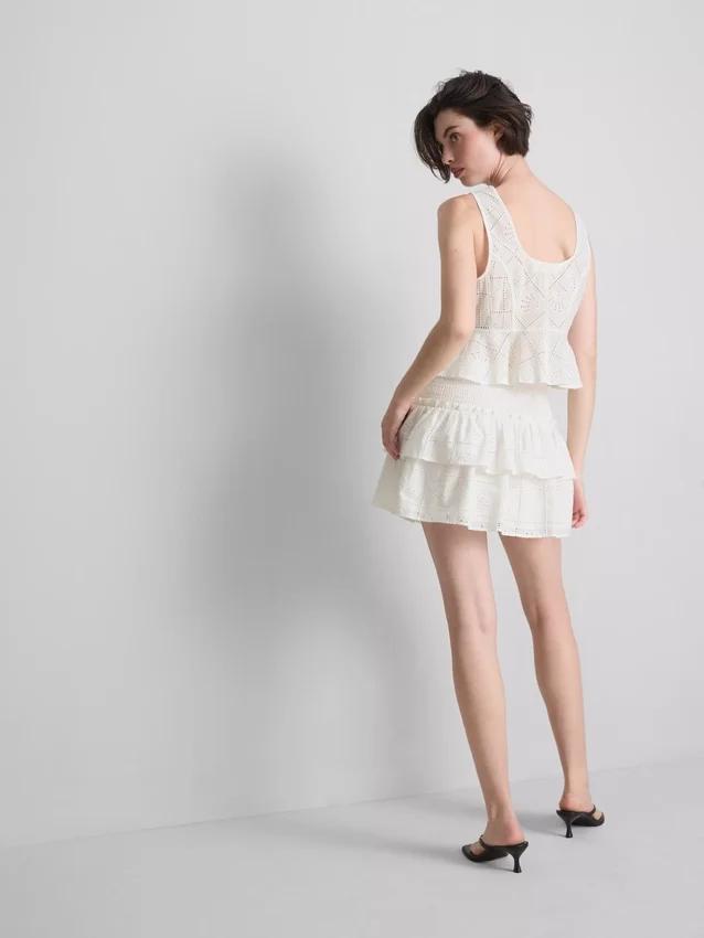 Kort cropped cami-top i bomuld med udskæringer