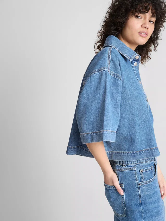Kort, firkantet skjorte i bomuldsdenim