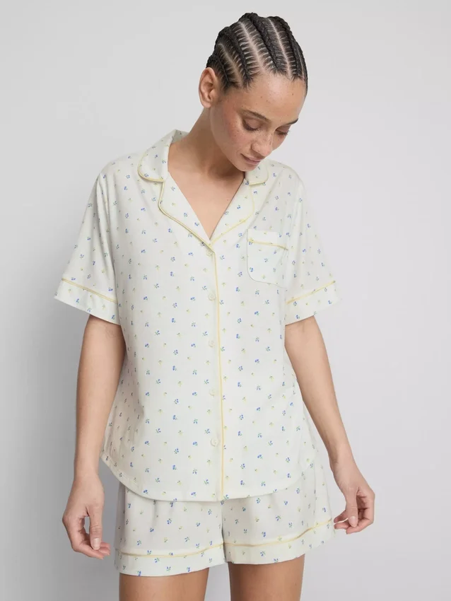Kort pyjamassæt i boyfriend-stil med print