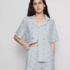 Kort pyjamassæt i boyfriend-stil med print