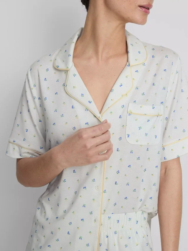 Kort pyjamassæt i boyfriend-stil med print