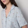 Kort pyjamassæt i boyfriend-stil med print