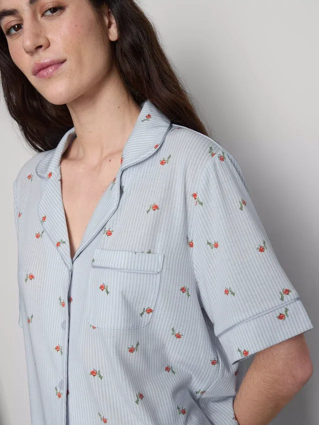 Kort pyjamassæt i boyfriend-stil med print