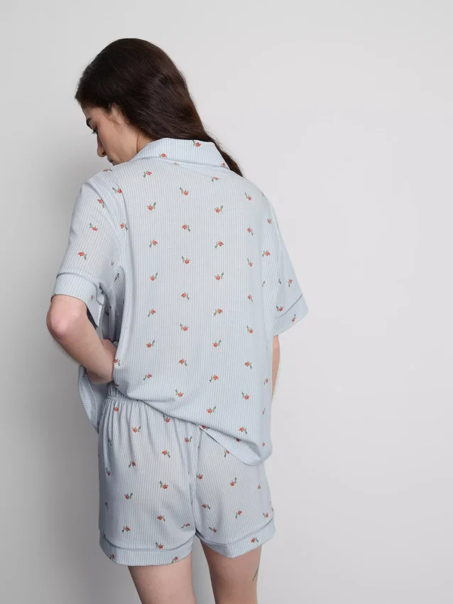 Kort pyjamassæt i boyfriend-stil med print