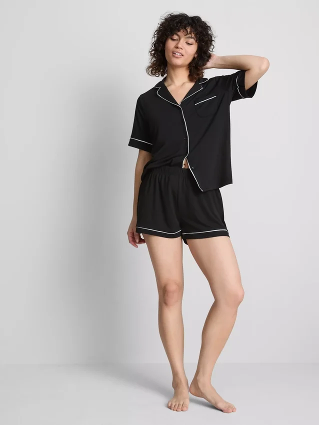 Kort pyjamasser i boyfriend-stil