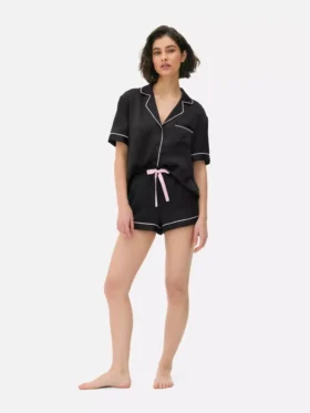 Kort pyjamasser-sæt i satin i boyfriend-stil