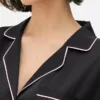Kort pyjamasser-sæt i satin i boyfriend-stil
