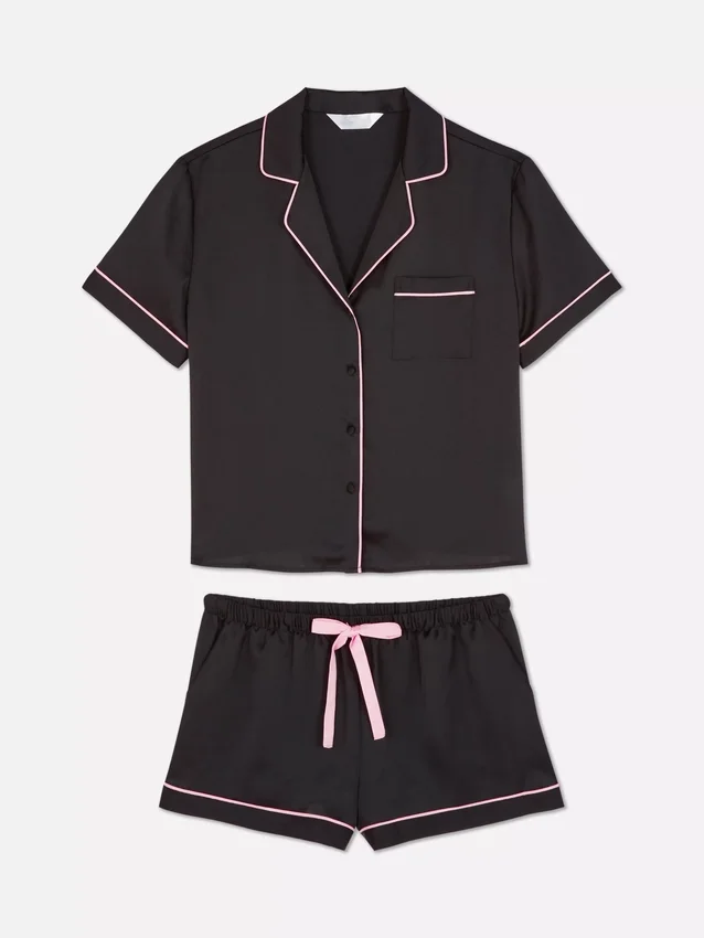 Kort pyjamasser-sæt i satin i boyfriend-stil