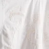 Kortærmet bluse i bomuld med broderi