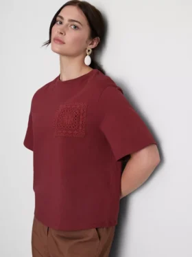Kortærmet hæklet T-shirt i bomuld