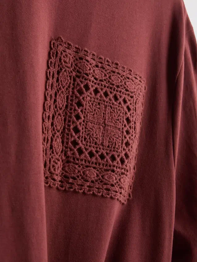 Kortærmet hæklet T-shirt i bomuld