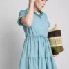 Kortærmet mini-kjole med lag-på-lag-design
