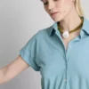 Kortærmet mini-kjole med lag-på-lag-design
