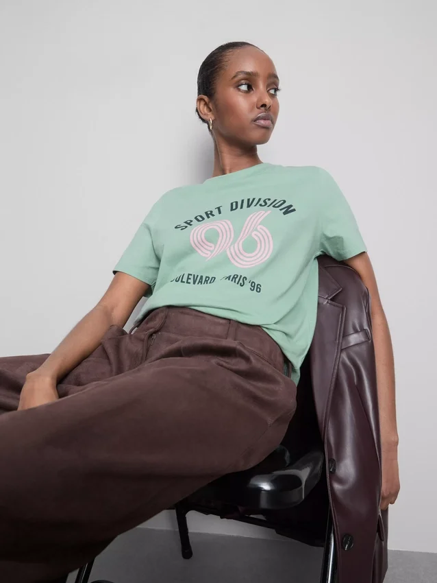 Kortærmet T-shirt i bomuld med grafisk print