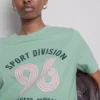 Kortærmet T-shirt i bomuld med grafisk print