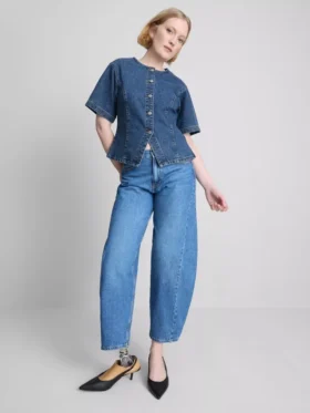 Kortærmet top i bomuldsdenim med snøret talje