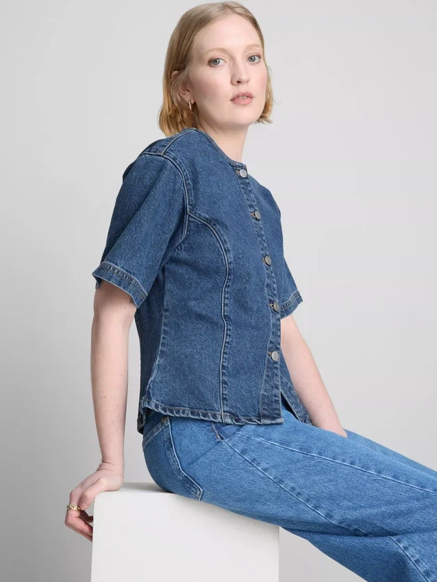 Kortærmet top i bomuldsdenim med snøret talje