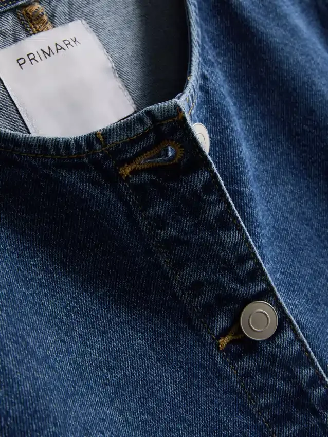 Kortærmet top i bomuldsdenim med snøret talje