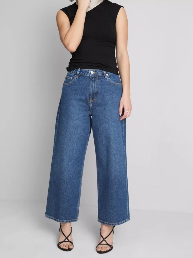 Korte jeans i denim med brede ben