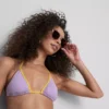Kruset kontrast-trekantet bikinitop