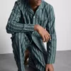 Lang pyjamasser i stribet poplin