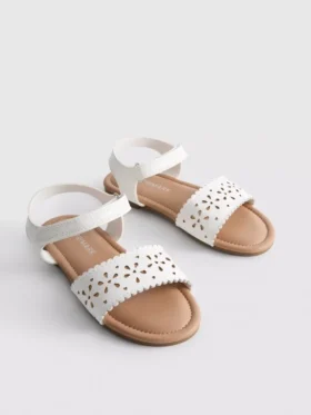 Laserskårne sandaler med blomstermønster