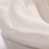 Let tørklæde med flossede kanter