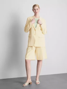 Lila blazer med enkelt række knapper