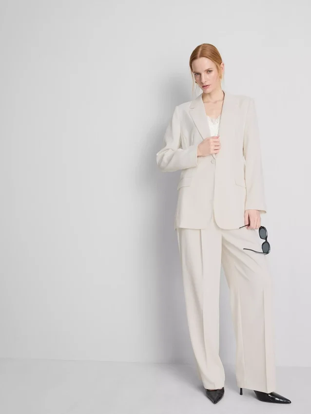 Lila blazer med enkelt række knapper