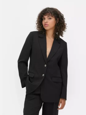 Lila blazer med enkelt række knapper
