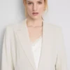 Lila blazer med enkelt række knapper