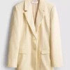 Lila blazer med enkelt række knapper