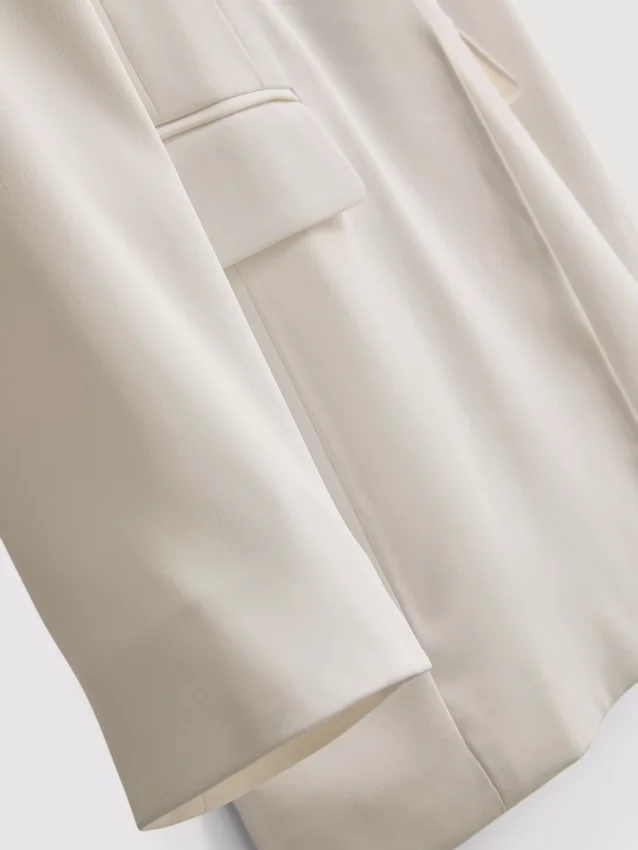 Lila blazer med enkelt række knapper