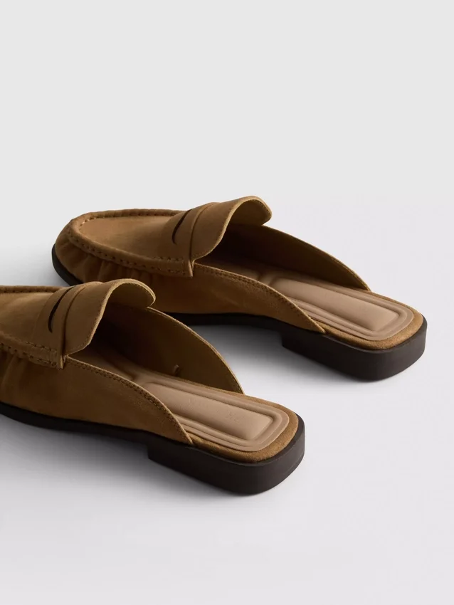 Loafer-mulesandaler i imiteret ruskind