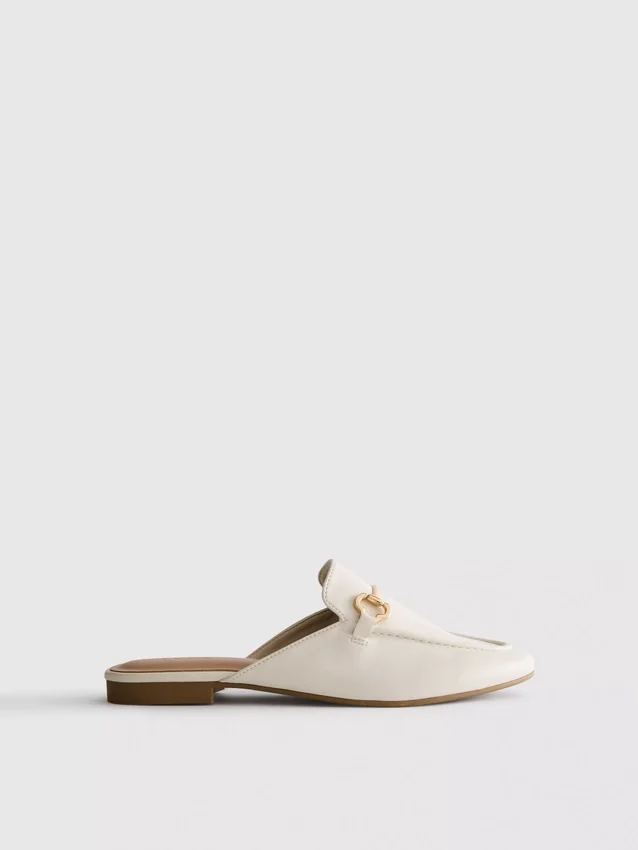 Loafers i imiteret læder med snaffle-bit-spænder