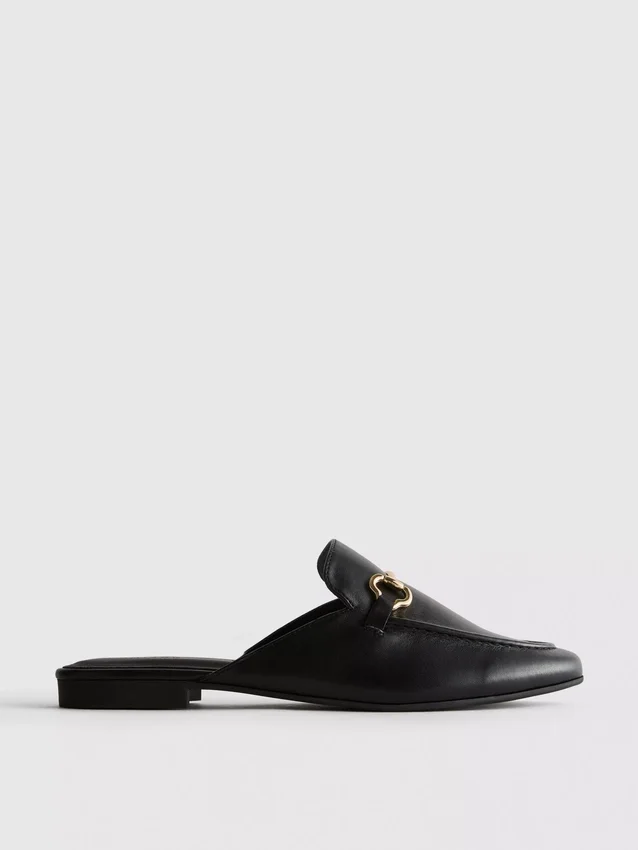 Loafers i imiteret læder med snaffle-bit-spænder