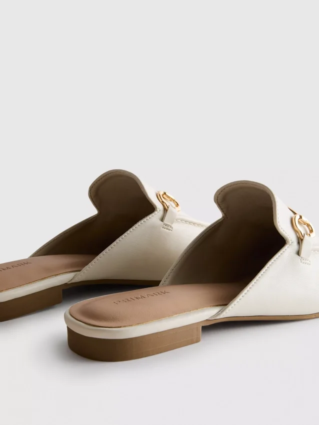 Loafers i imiteret læder med snaffle-bit-spænder