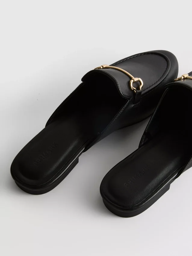 Loafers i imiteret læder med snaffle-bit-spænder