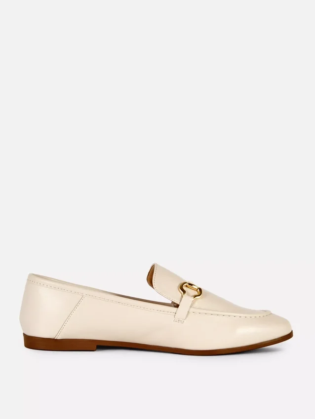 Loafers i imiteret læder med snaffle-detaljer