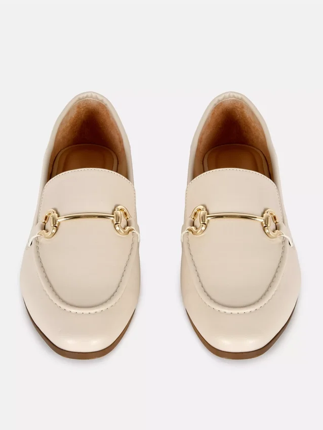 Loafers i imiteret læder med snaffle-detaljer