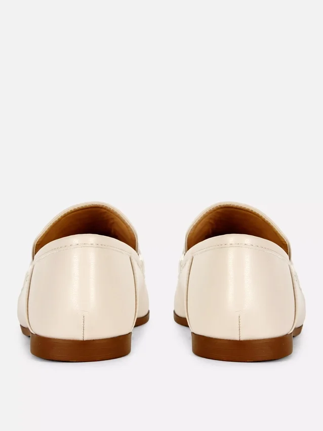 Loafers i imiteret læder med snaffle-detaljer
